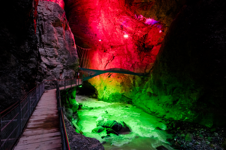 Blue walking net, Gletscherschlucht, White Lütschine river gorge,  Grindelwald, Switzerland, Europe.